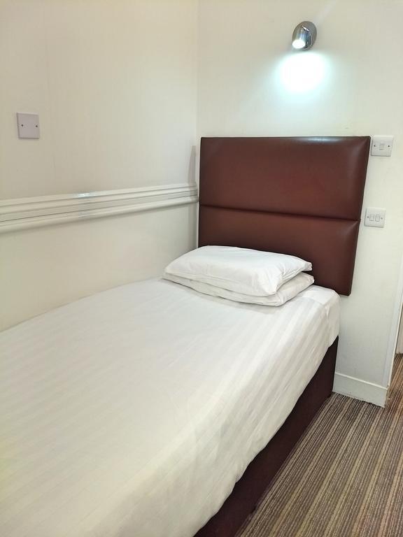 Single Room Private External Bathroom