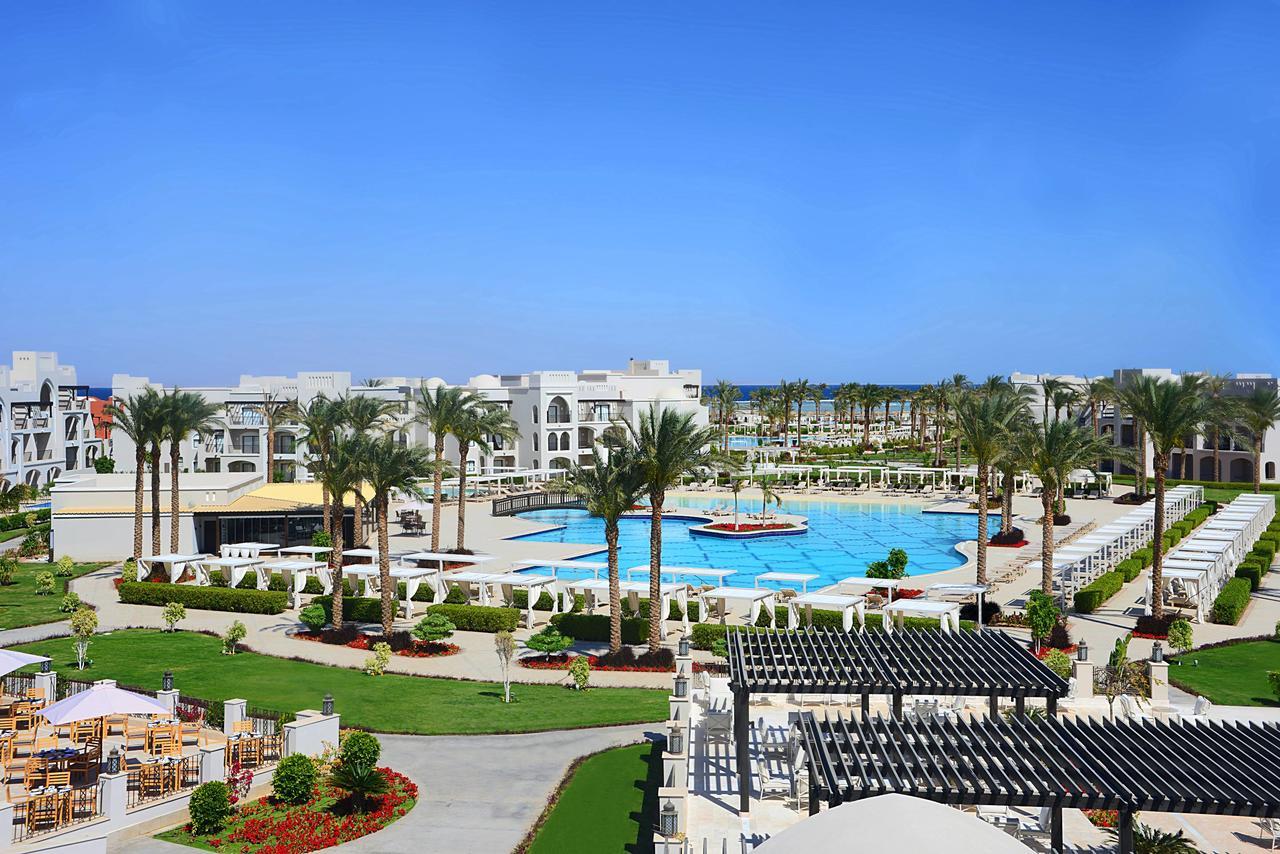 Deluxe Family Pool View
