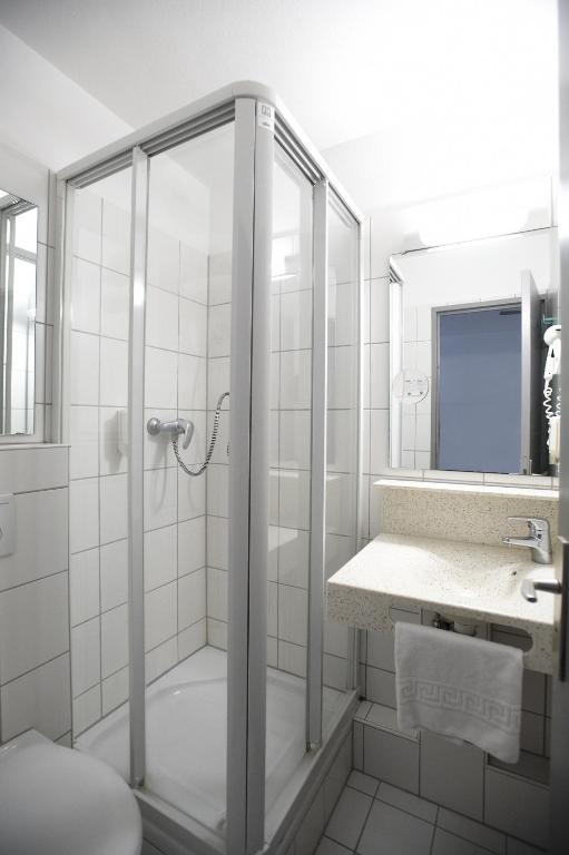 Single Room,692465466:JPEG