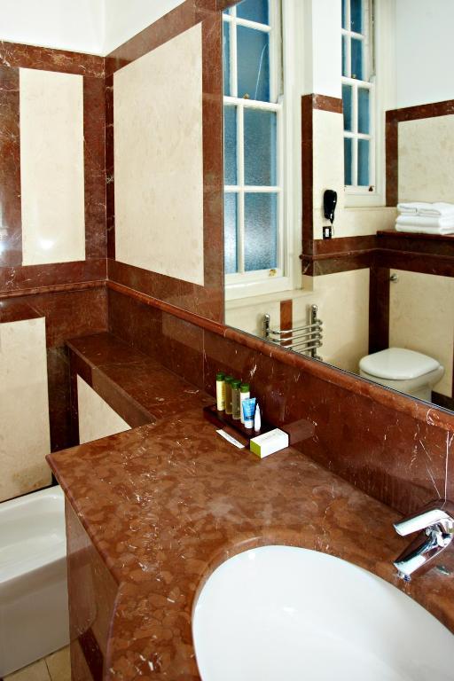 King Magistrate Suite