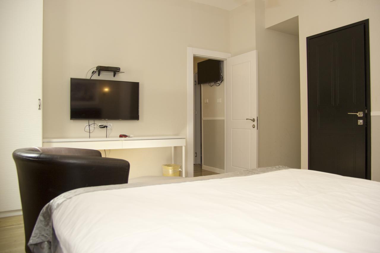 Two-Rooms Suite Bath