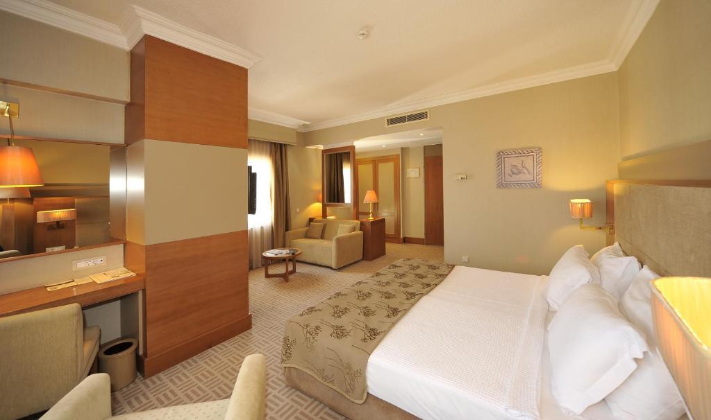 Corner Suite,996210376:JPEG