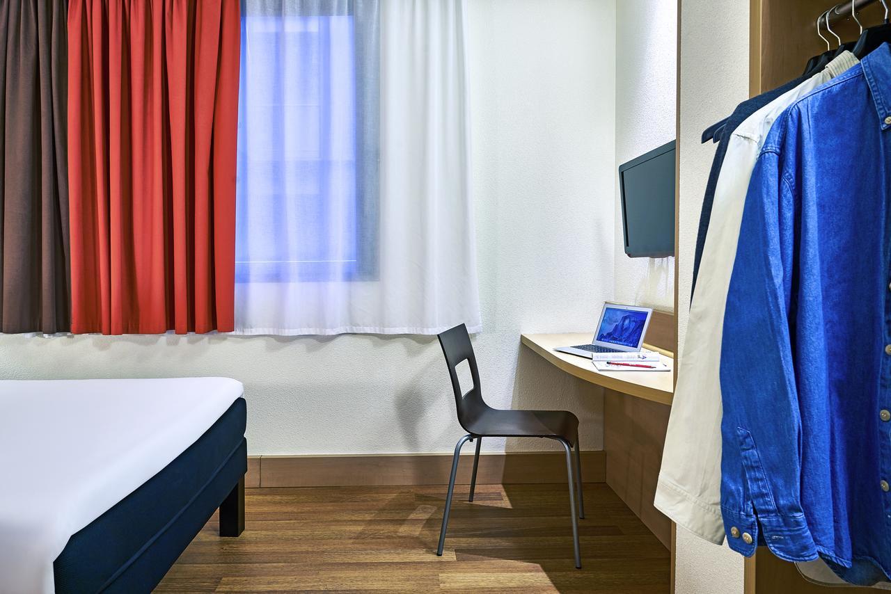 Interior Standard Room,663981879:JPEG