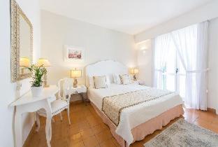 Quarto Clássico com Cama de Casal ou 2 de Solteiro