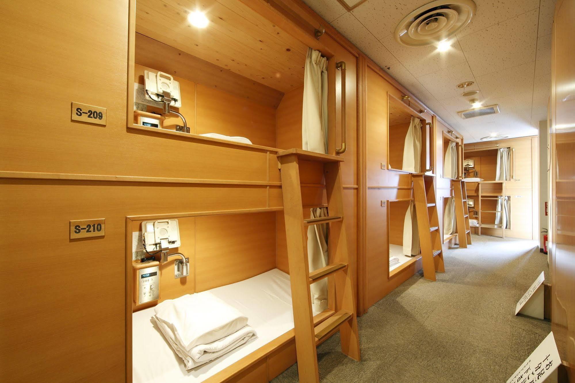 Standard Capsule Room for Male - Upper Level