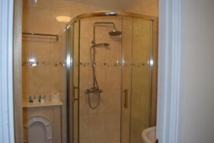 Twin Room Shower