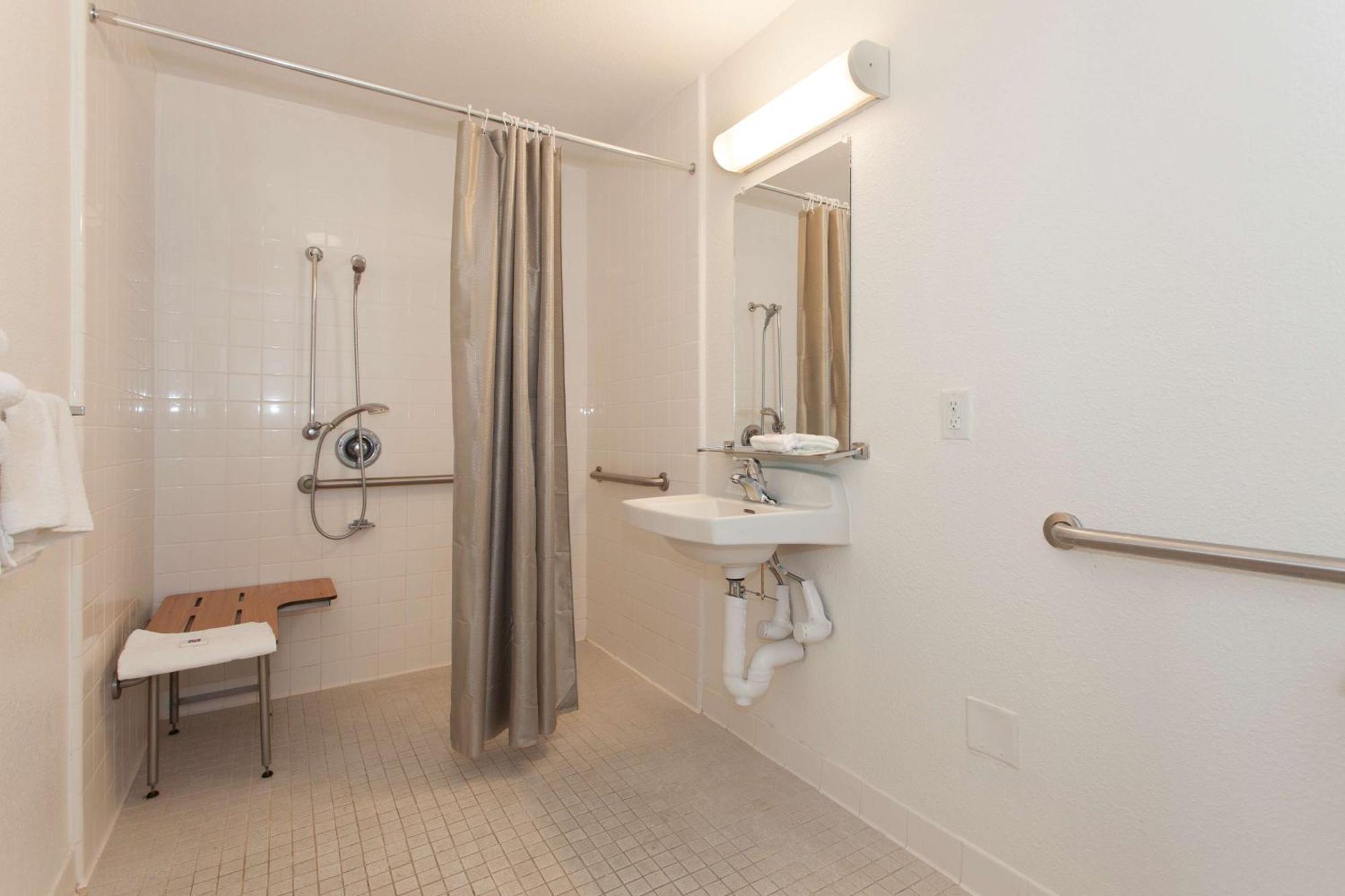 Double Room - Disability Access - Roll In Shower