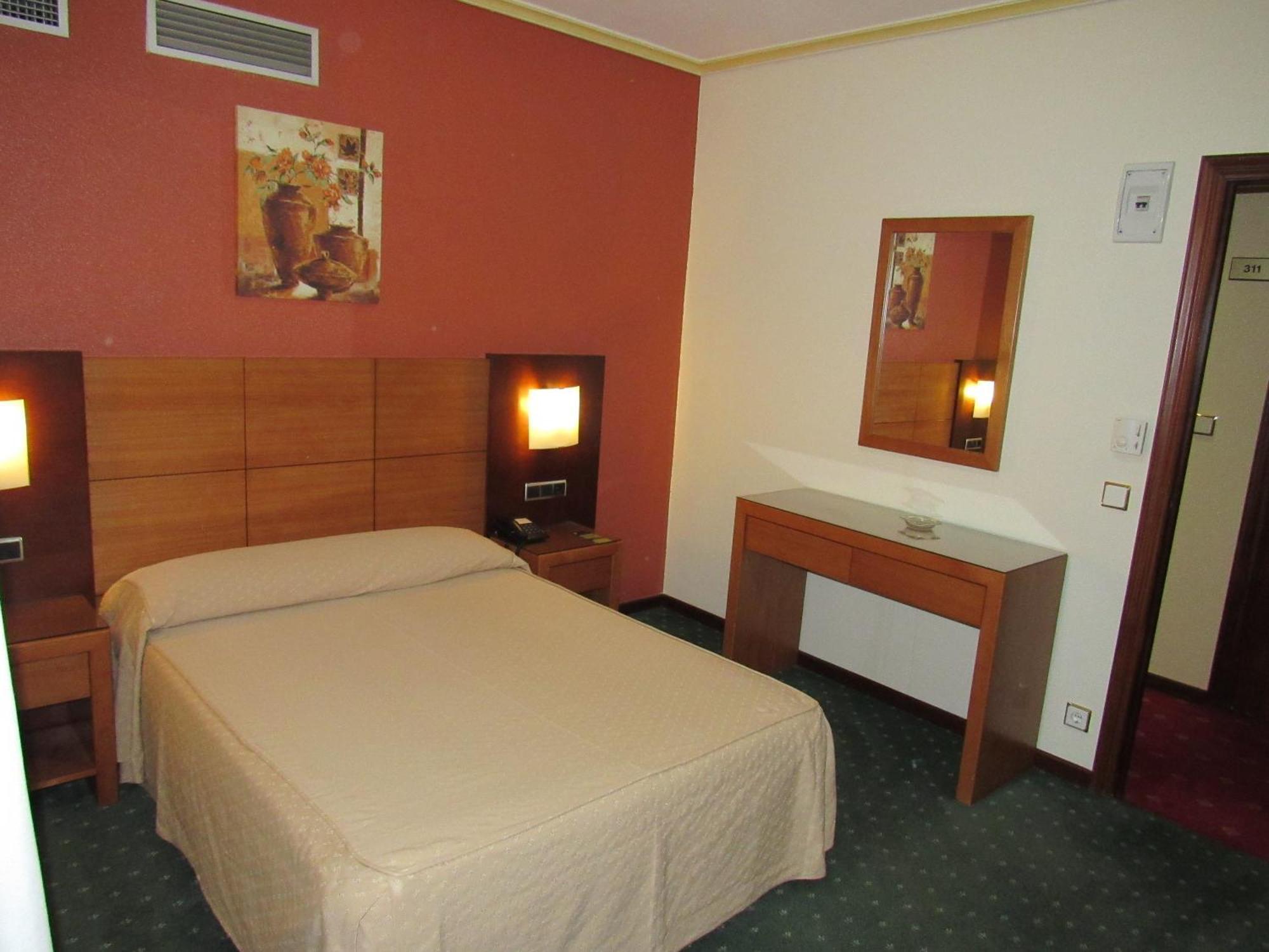 Deluxe Double Room,1392279605:JPEG