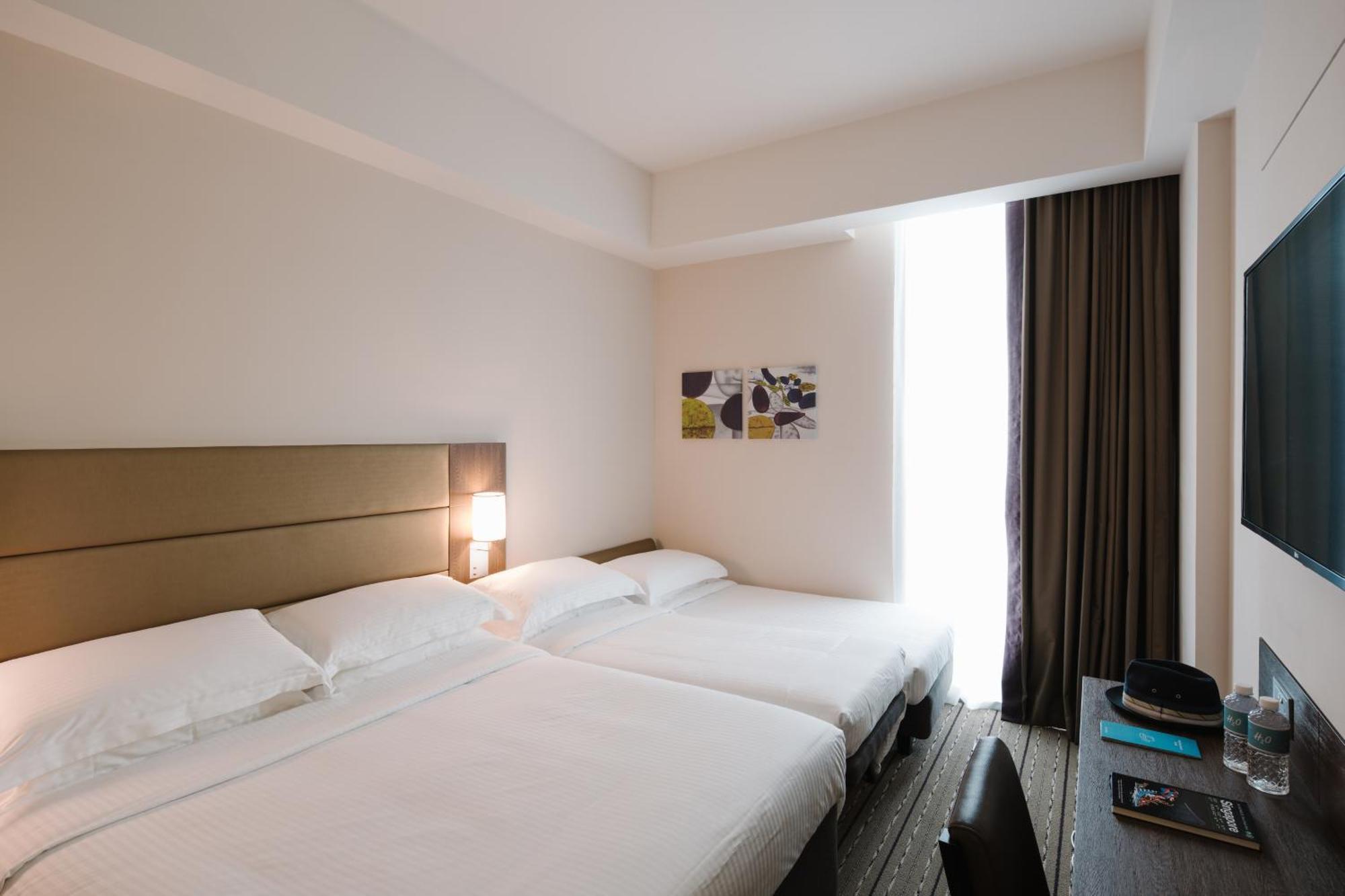 Camera Familiare con 1 Letto Queen Size, 1 Divano Letto e 1 Letto Pieghevole