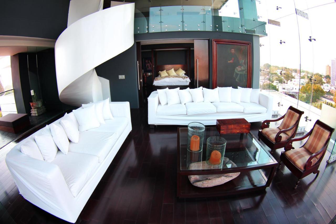 Suite Demetria