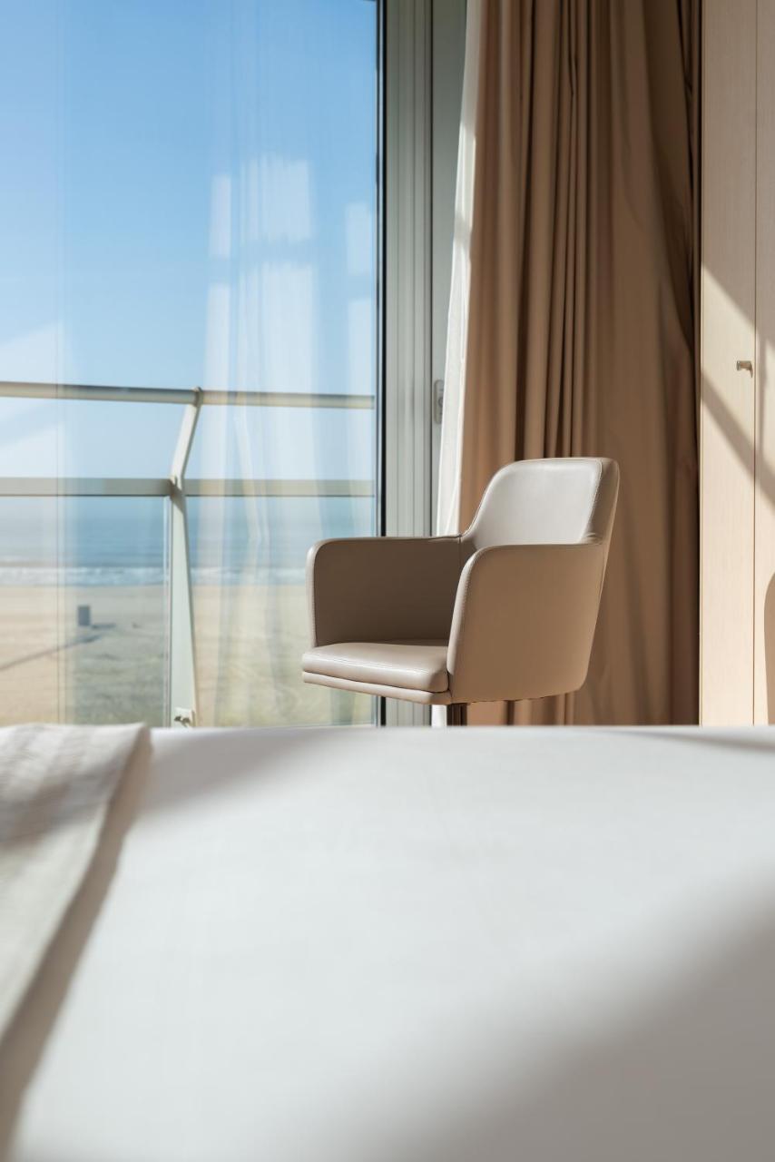 Deluxe Suite with Front Sea View,747371468:JPEG