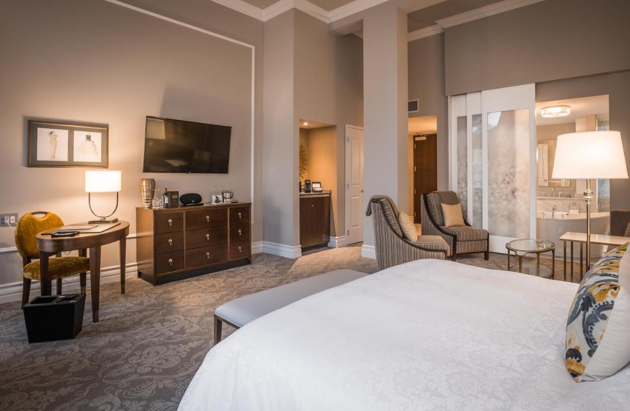 Grand Deluxe 1 King Bed