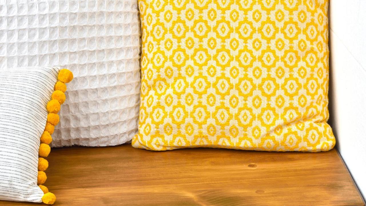 Quarto Econômico com Cama de Casal ou 2 de Solteiro e Banheiro Compartilhado