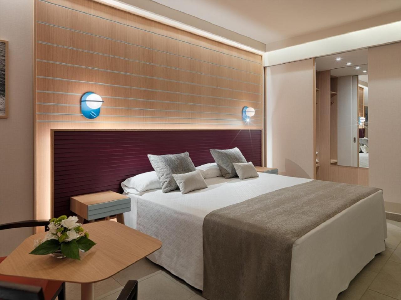 Tweepersoonskamer met 1 of 2 Bedden en Uitzicht op Zee
