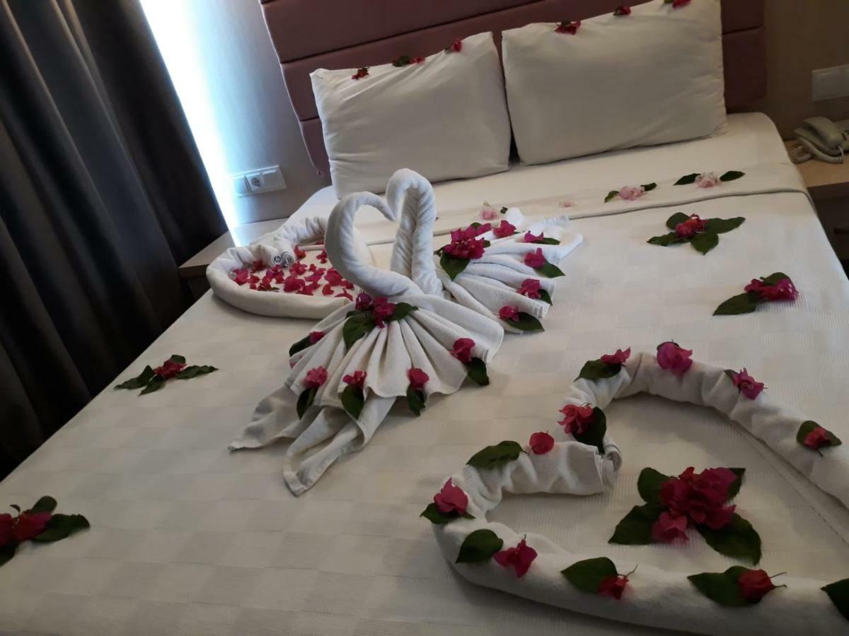 Double or Twin Room with Partial Sea View