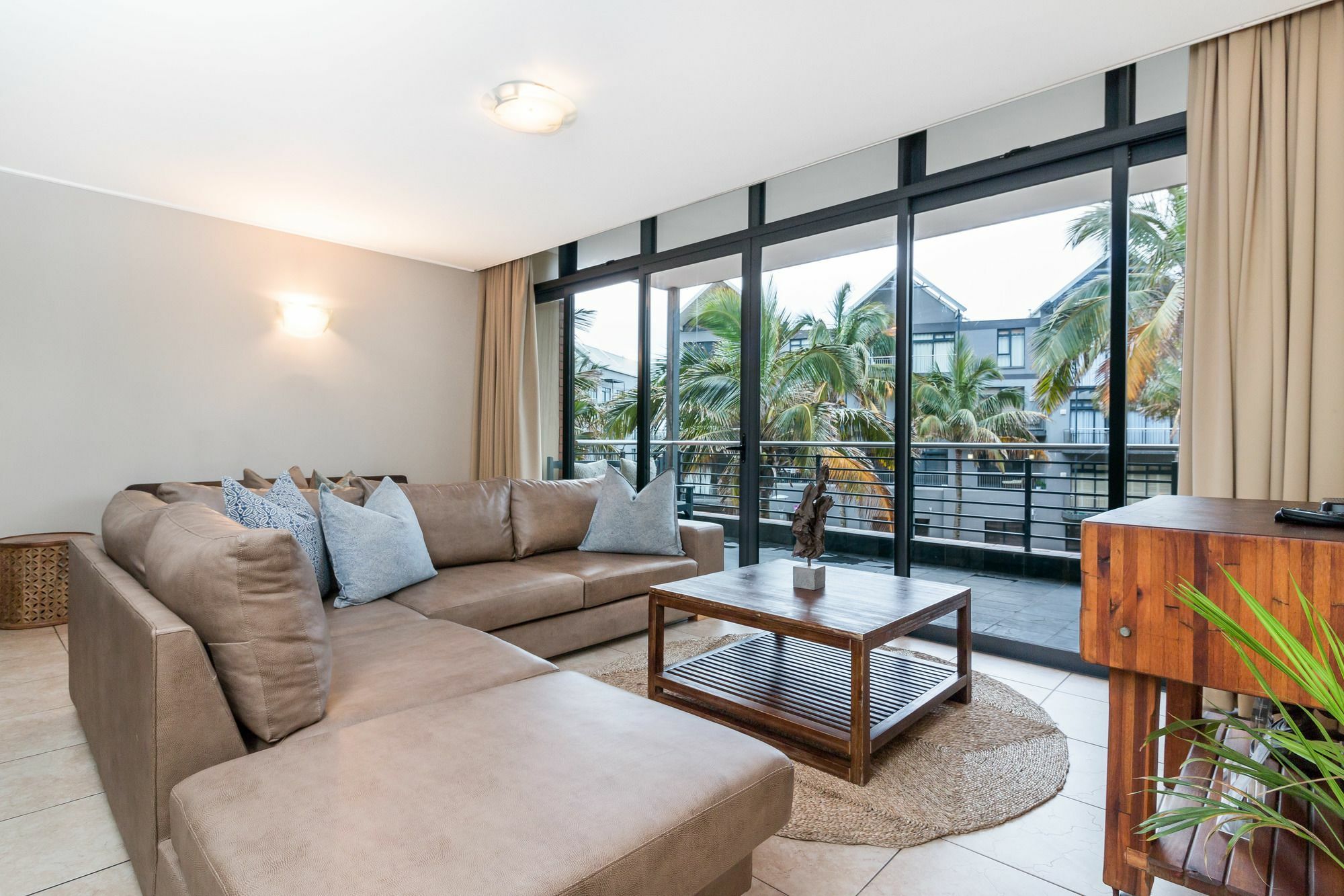 Deluxe Three-Bedroom Apartment with Canal View