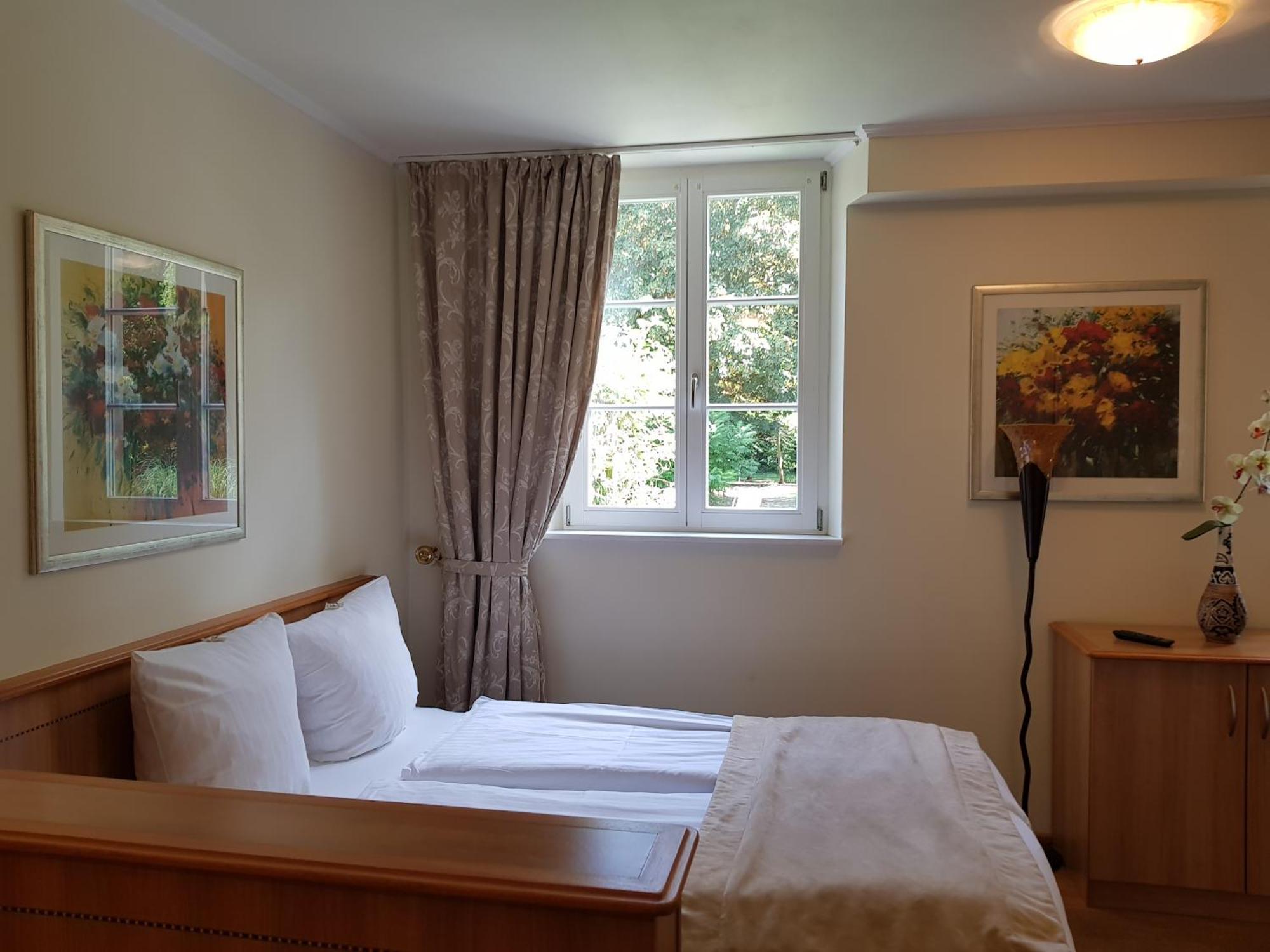 Single Room,1215066418:JPEG