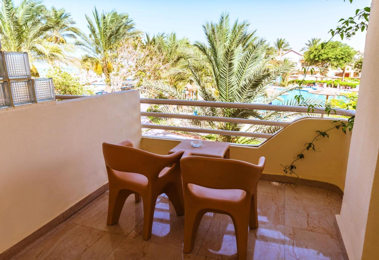 Deluxe Double Room with Garden and Pool View