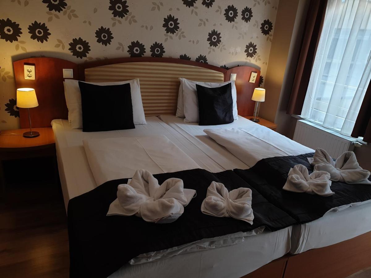 Deluxe Double Room Kitchenette
