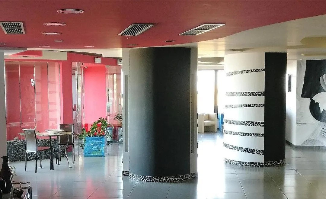 Tus'Hotel-1