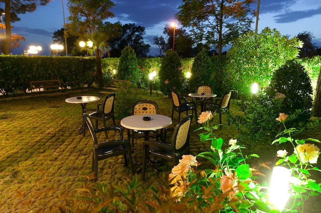 Hotel Globus-1