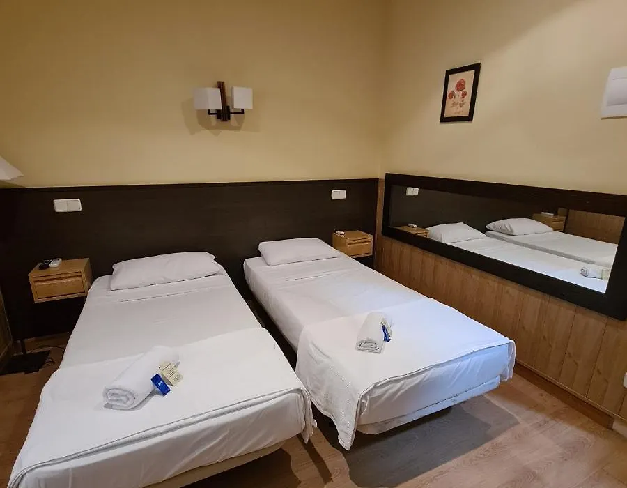 Hostal Oporto-1