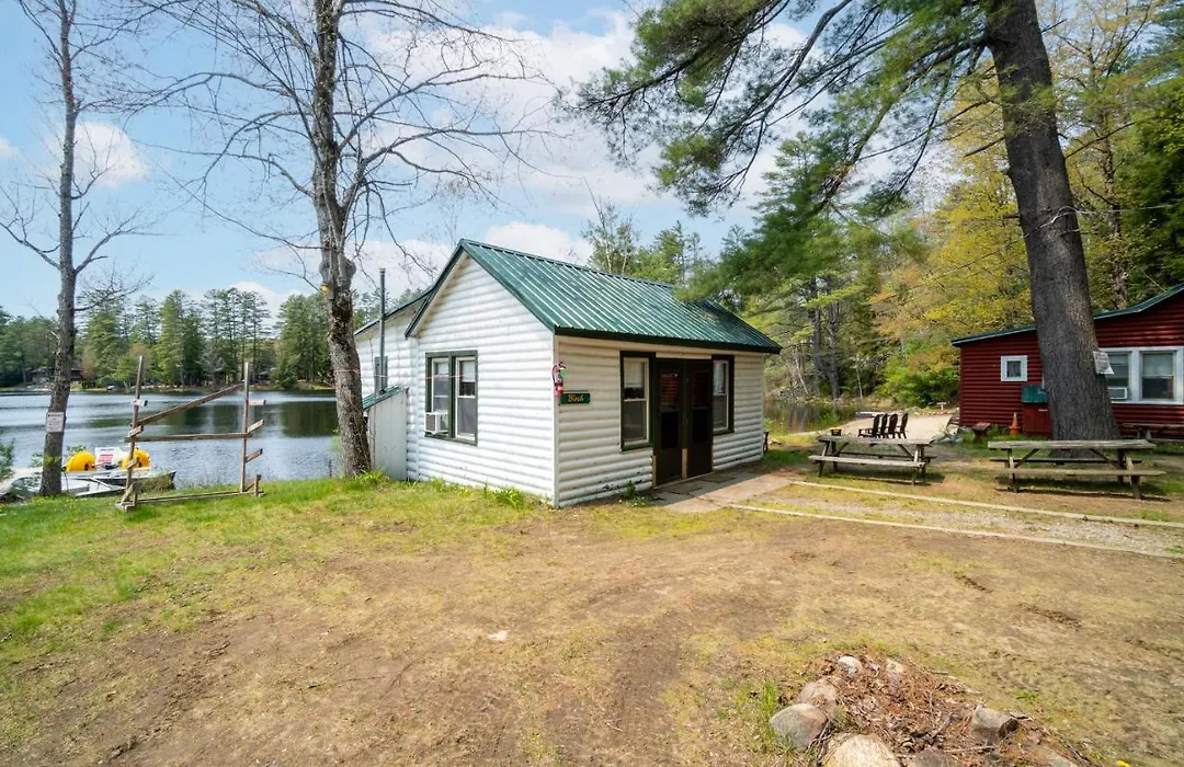 Hide-A-Way Waterfront Cottages-1