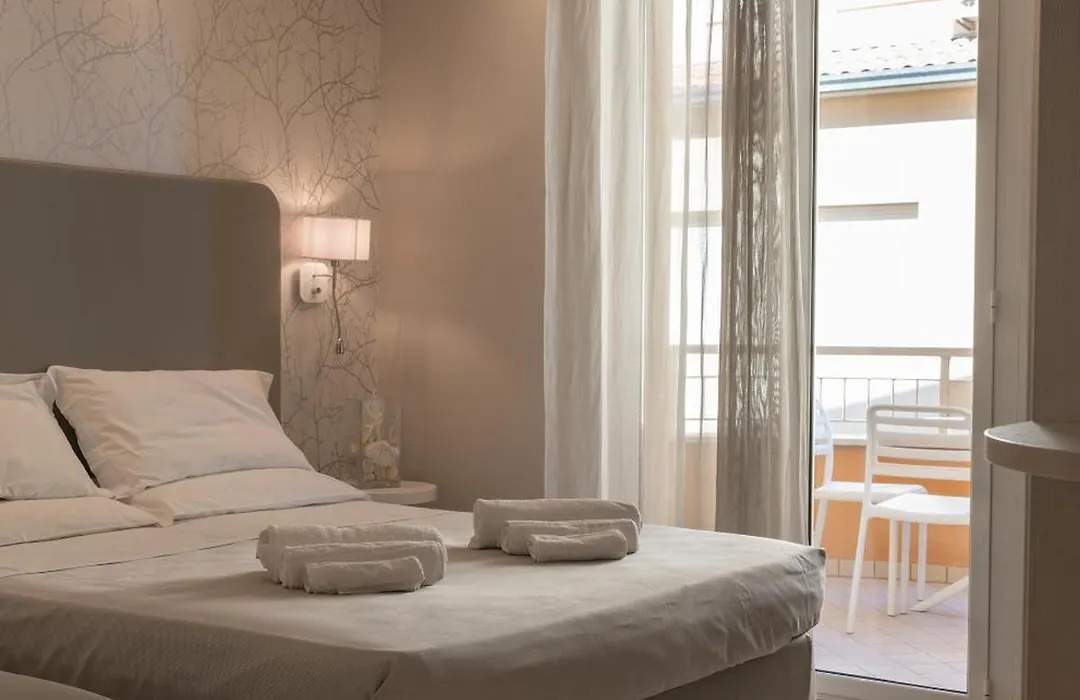 Melody Hotel-1