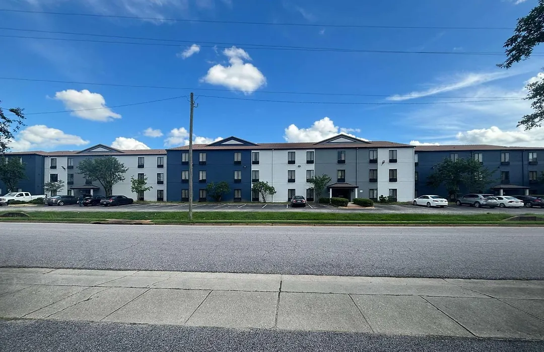 Quality Inn & Suites At Airport Blvd I-65-1