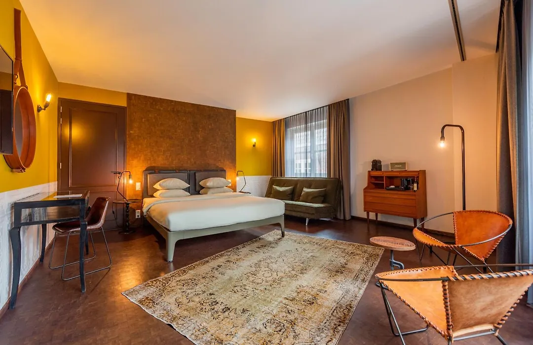 Hotel V Nesplein-1