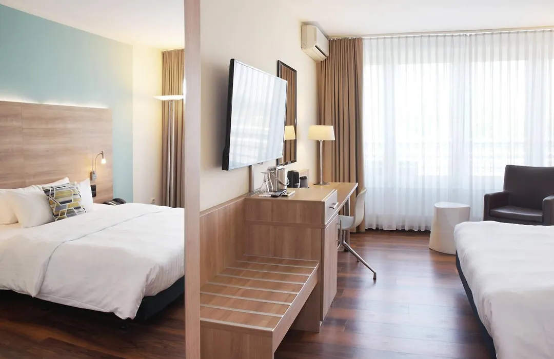 Courtyard By Marriott Dresden-1