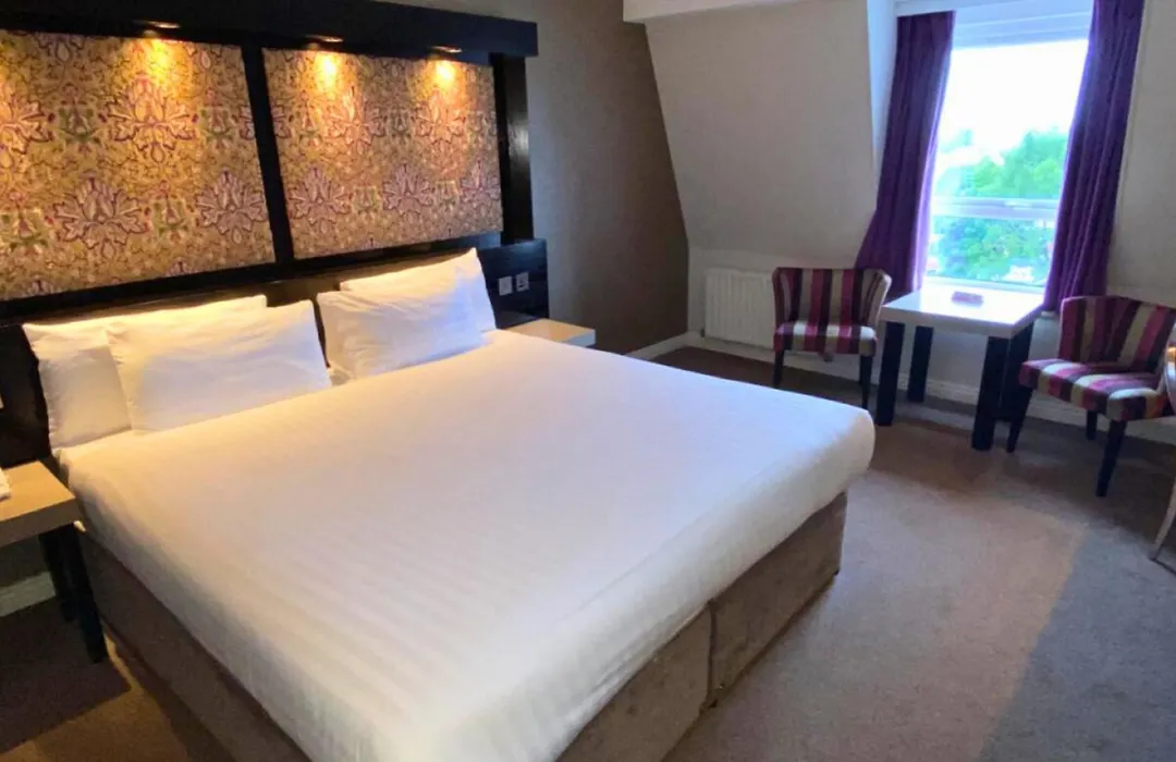 Flannery'S Hotel-1