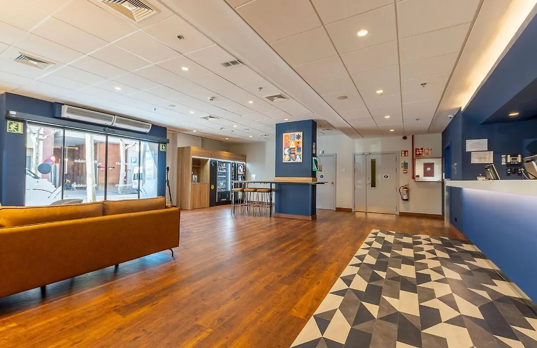 Travelodge Barcelona Poblenou-1