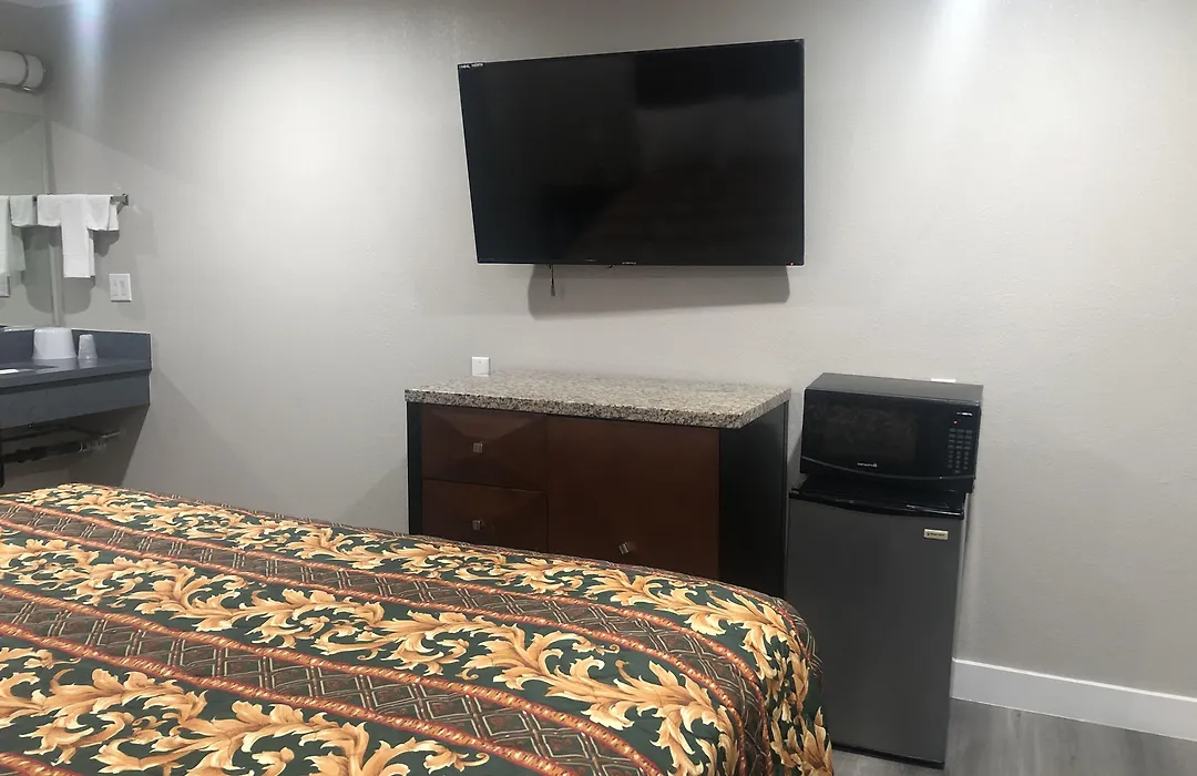 Economy Inn Near Ontario Airport - Chino-1