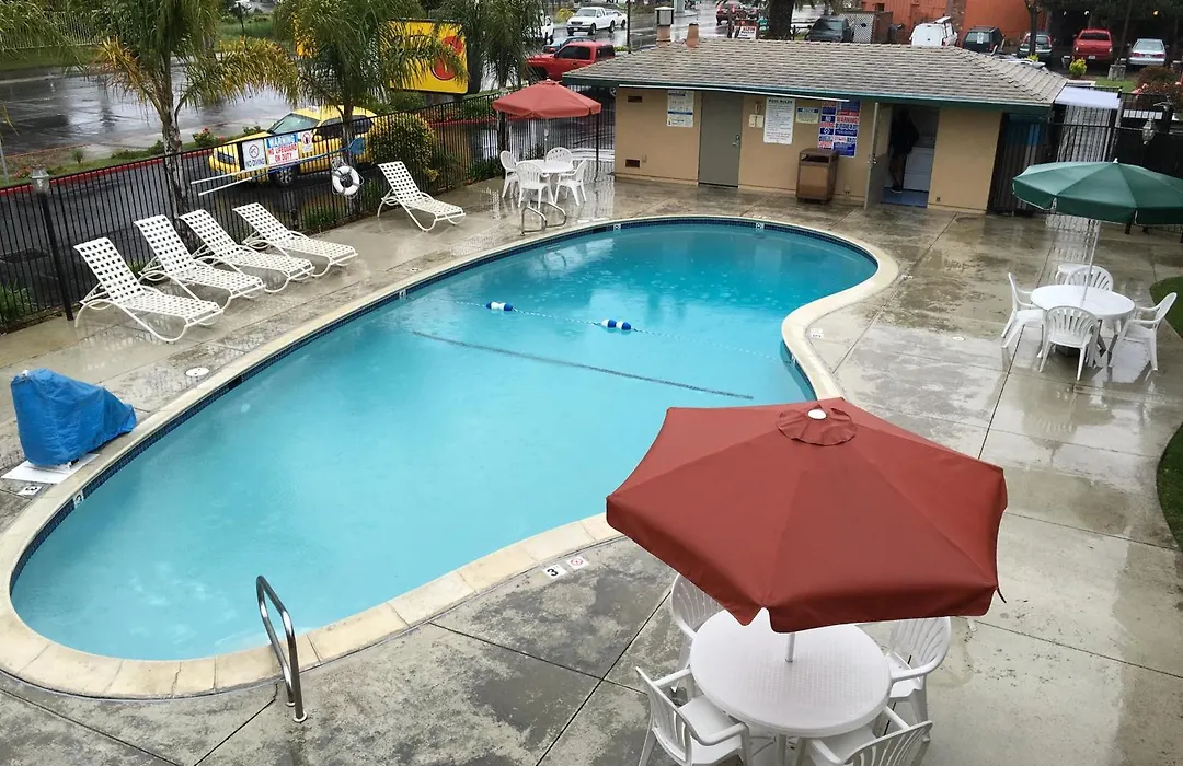Super 8 By Wyndham Salinas-1