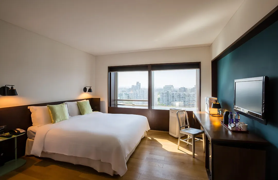 Beijing New World Centre Tongpai Hotel-1