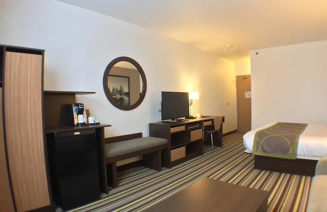 Super 8 By Wyndham Kenora-1