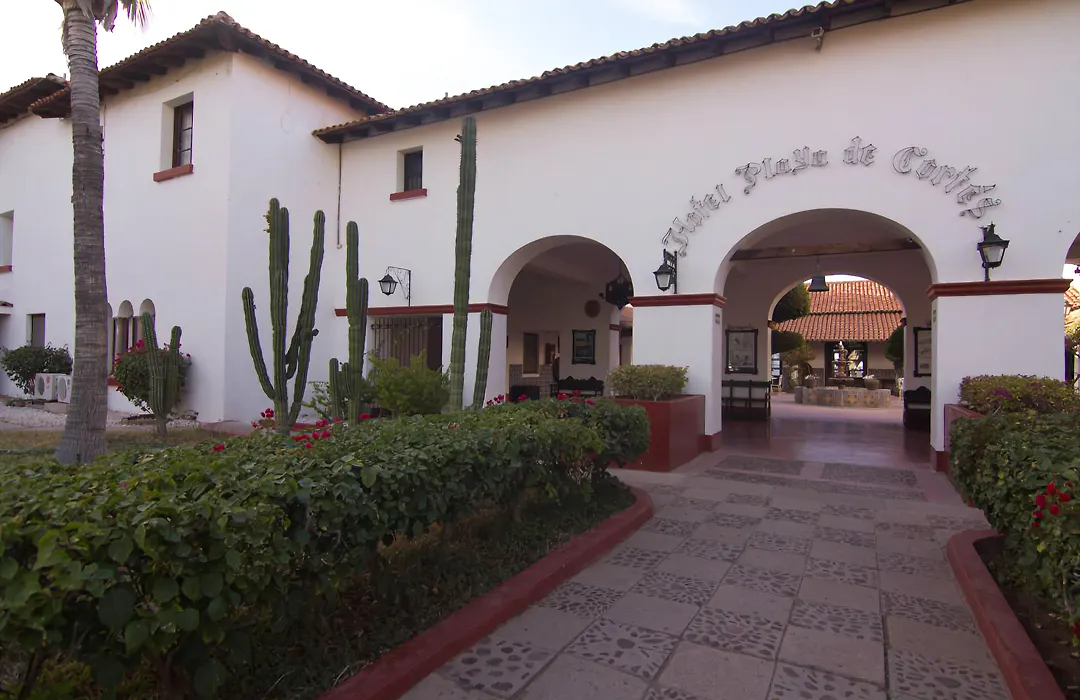 Hotel Playa De Cortes-1
