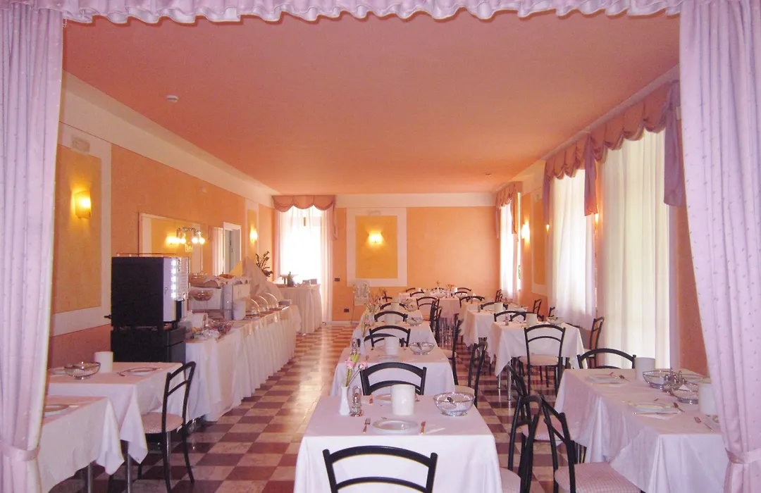 Hotel Diana-1