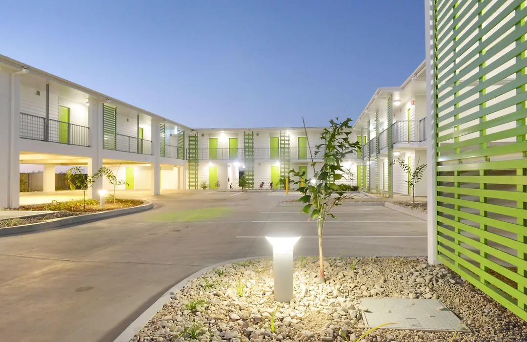 Mackay Oceanside Central Hotel Official-1