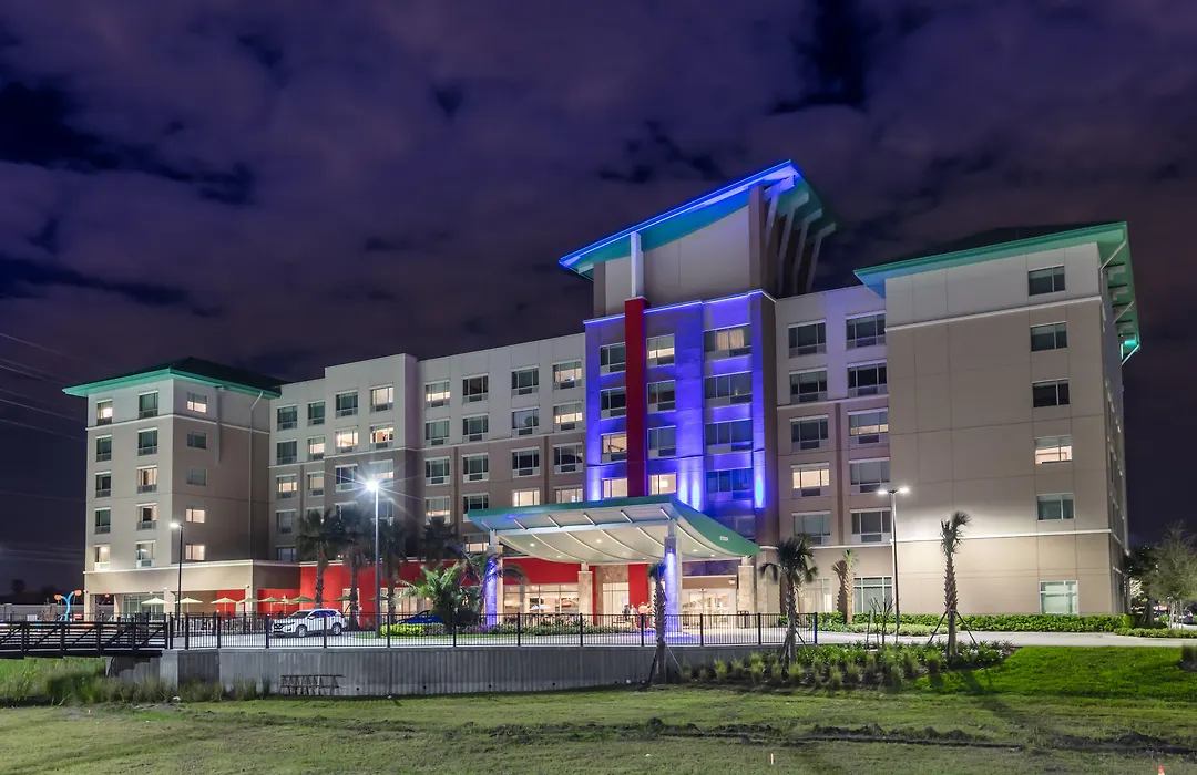 Holiday Inn Express & Suites Orlando At Seaworld By Ihg - With Free Shuttle Service To Seaworld Parks-1