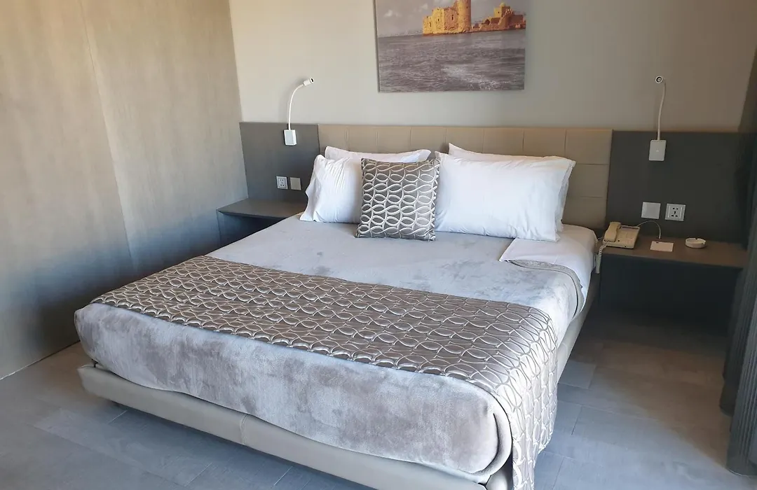 Promenade Hotel-1