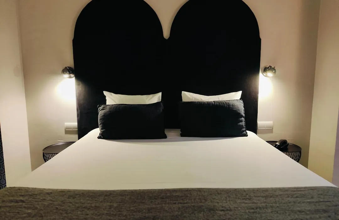Hotel Noir-1