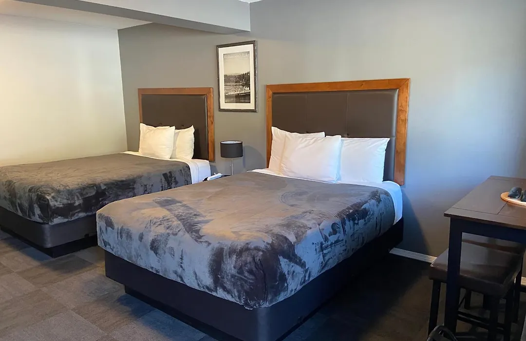 Monashee Lodge-1