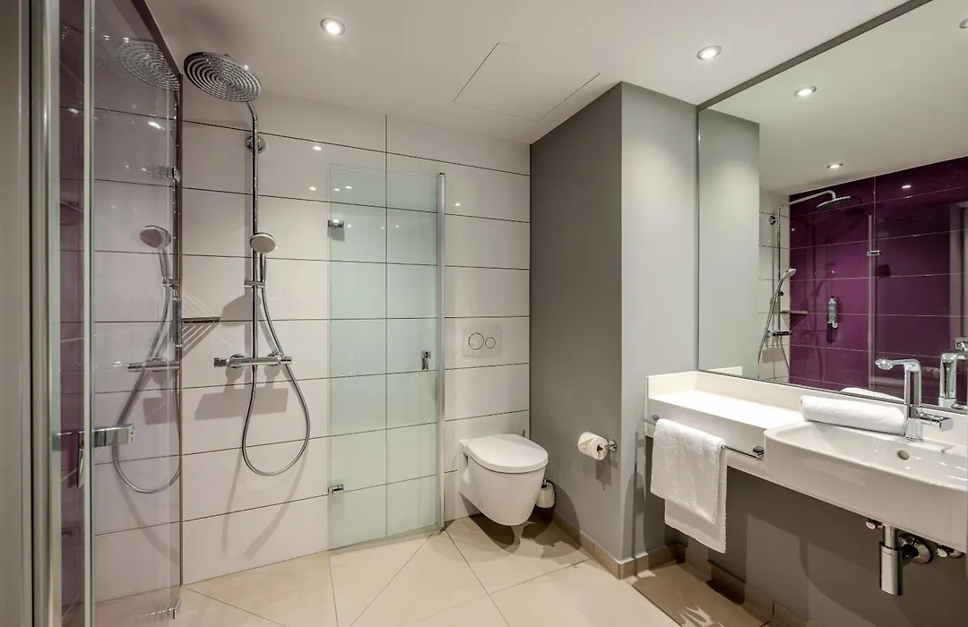 Premier Inn Koln City Mediapark-1