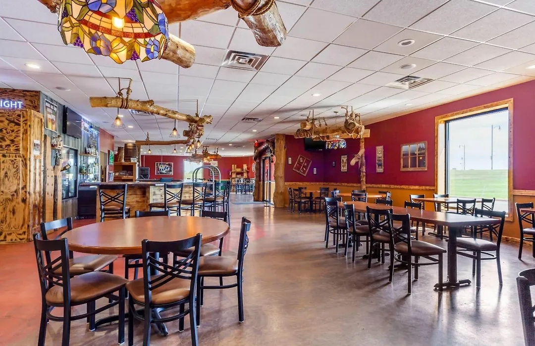 Econo Lodge Inn & Suites Brookings-1