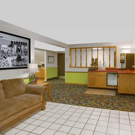Super 8 By Wyndham Radford Va-2