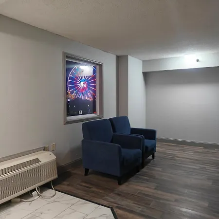 Mountain Vista Inn & Suites - Walking Distance To The Island-3