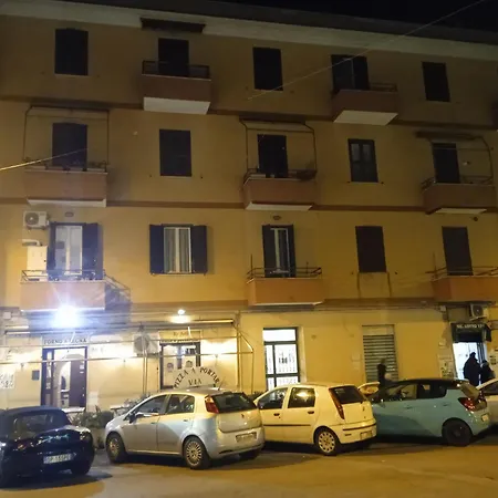 Adriatic Room 50 m dalla stazione Ferroviaria di Ciampino e dalla navetta aeroportuale-2