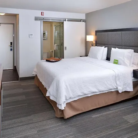 Hampton Inn & Suites By Hilton Calgary University Nw-2